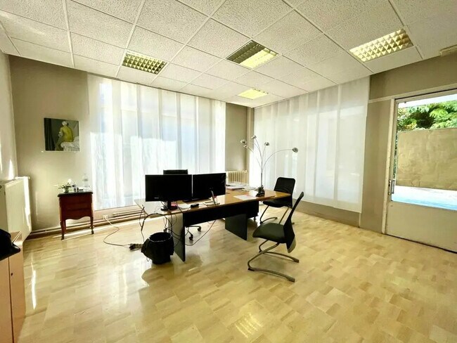 Plus de détails pour Local commercial à vendre