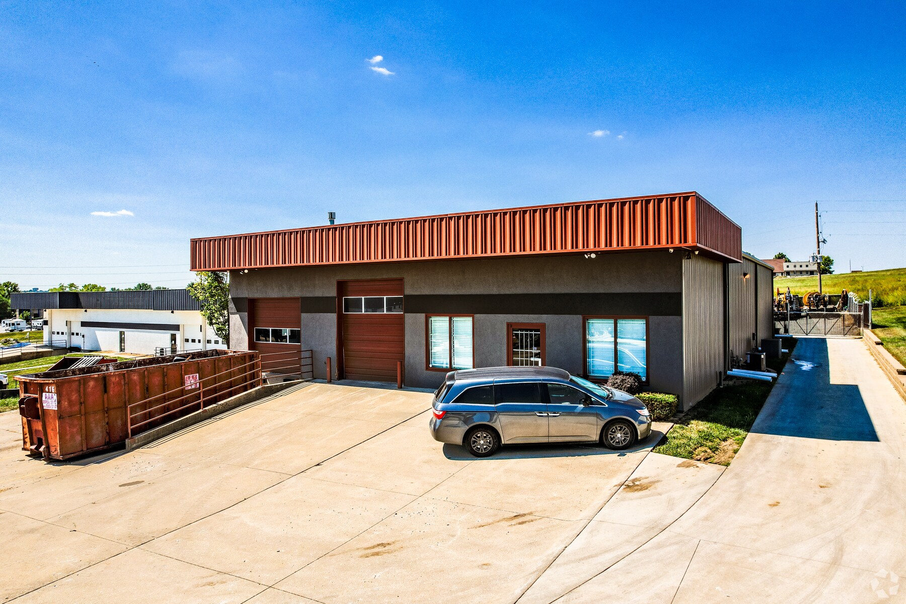 1110 NW Valley Ridge Dr, Grain Valley, MO à louer Photo de l’immeuble– Image 1 sur 5