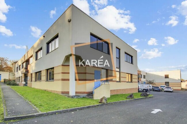 Plus de détails pour Local d'activités à louer