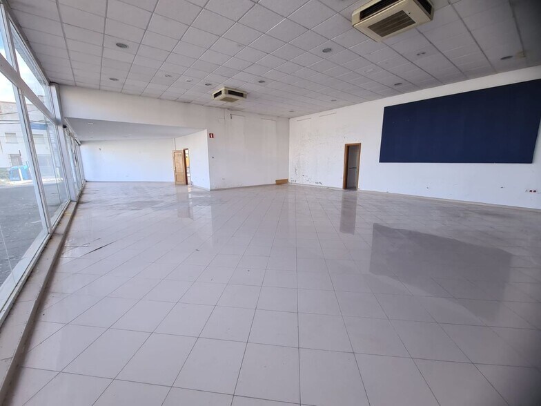 Industriel/Logistique dans Segovia, Segovia à vendre - Photo de l’immeuble – Image 2 sur 11