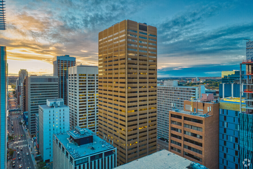 639 5th Ave SW, Calgary, AB à louer - Photo de l’immeuble – Image 1 sur 8