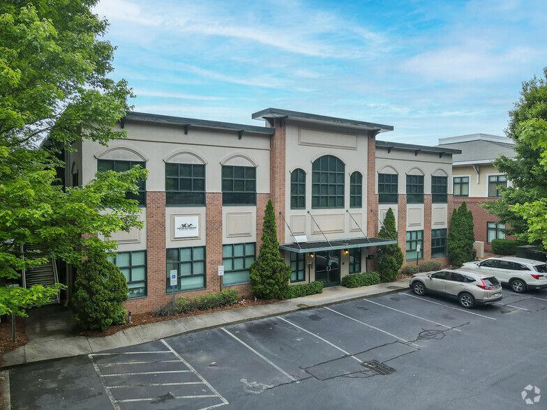 10210 Hickorywood Hill Ave, Huntersville, NC à vendre - Photo principale – Image 1 sur 32