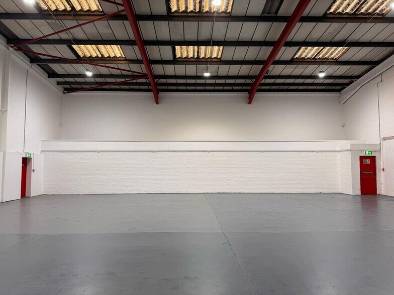 Hythe Rd, Londres à louer - Photo de l’immeuble – Image 3 sur 4