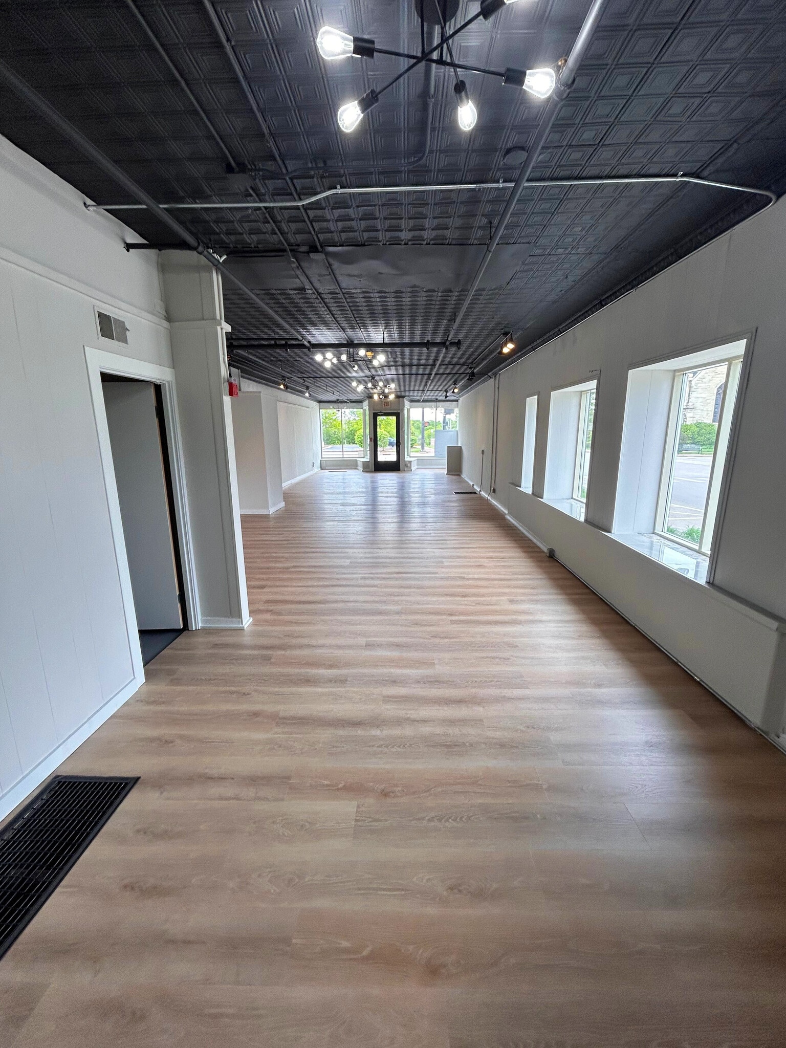 141 S Batavia Ave, Batavia, IL à louer Photo intérieure– Image 1 sur 16