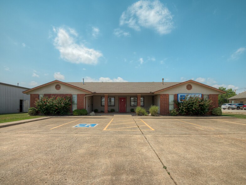 525 Tower Dr, Moore, OK à louer - Photo principale – Image 1 sur 42