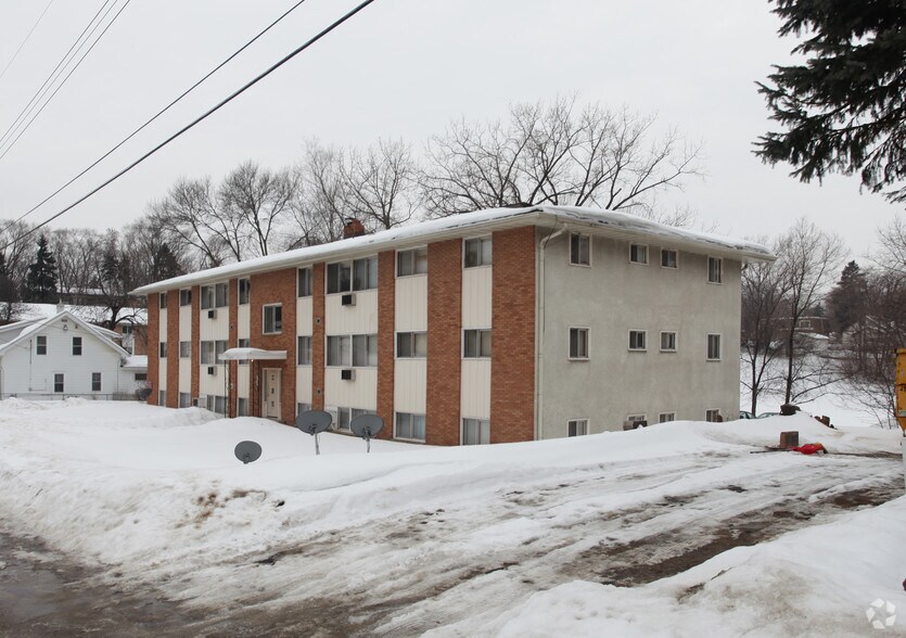 4233 3rd St NE, Columbia Heights, MN à vendre - Photo de l’immeuble – Image 2 sur 3