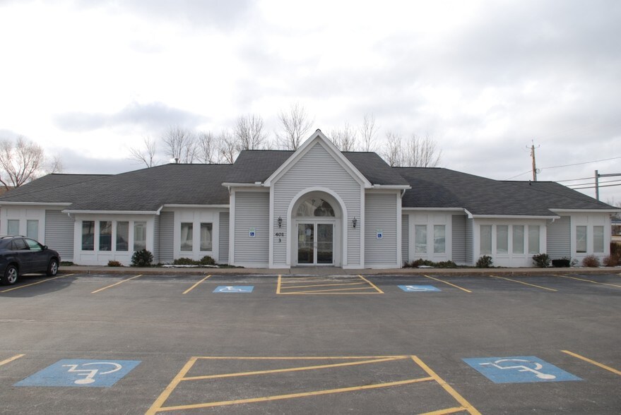 401 Penbrooke Dr, Penfield, NY à louer - Photo principale – Image 1 sur 1