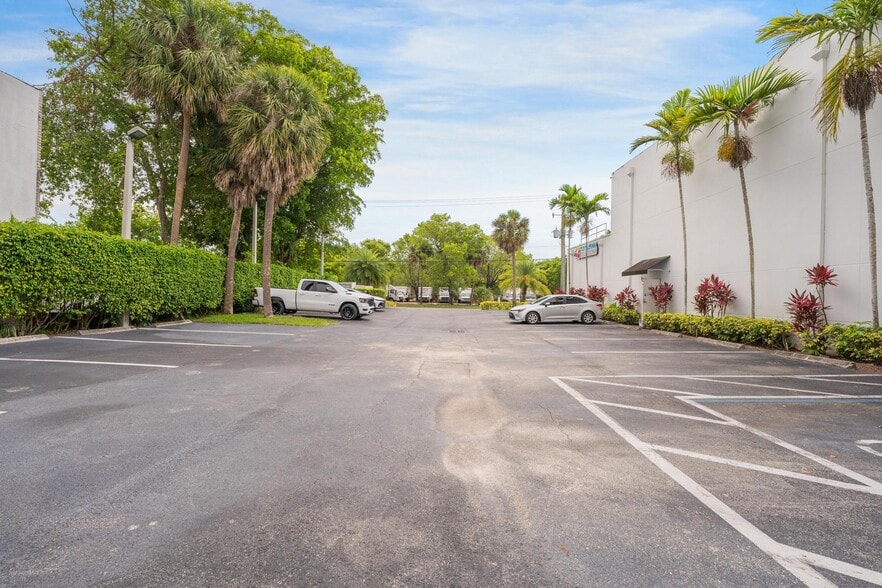 6775 NW 15th Ave, Fort Lauderdale, FL à vendre - Photo de l’immeuble – Image 2 sur 48