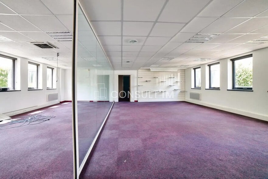 Bureau dans Courbevoie à vendre - Photo de l’immeuble – Image 3 sur 7