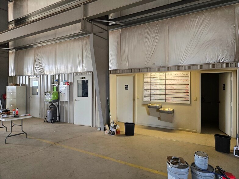 1210 FM 537, Floresville, TX à louer - Photo de l’immeuble – Image 3 sur 9