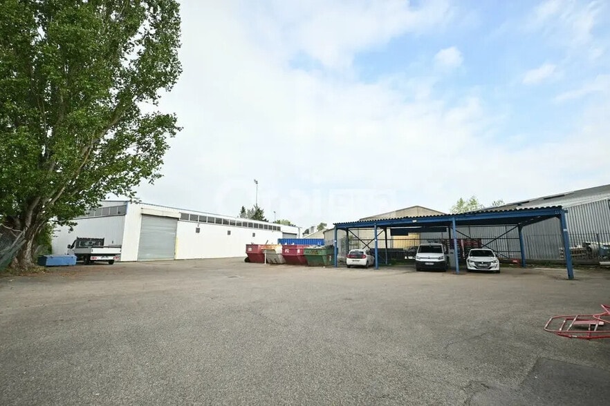 Bureau dans Vaulx-en-Velin à louer - Photo de l’immeuble – Image 2 sur 3