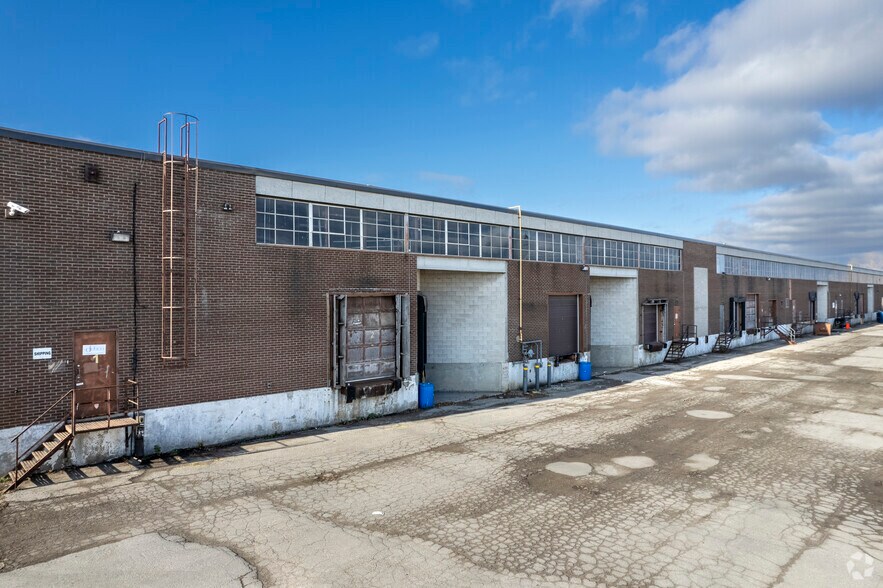 575 Bowes Rd, Concord, ON à vendre - Photo de l’immeuble – Image 3 sur 5