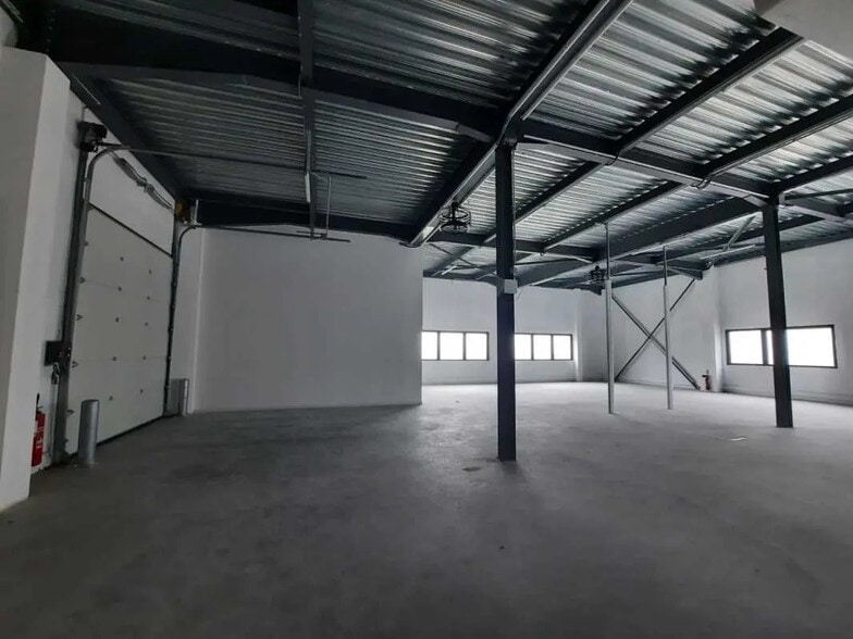 Local d’activités dans Dardilly à louer - Photo intérieure – Image 2 sur 20