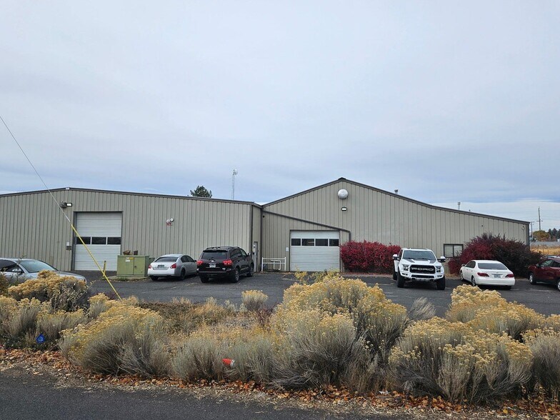 1001 SW 1st St, Redmond, OR à vendre - Photo de l’immeuble – Image 2 sur 19