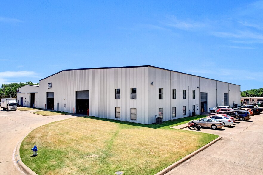 190 Industrial Blvd, McKinney, TX à louer - Photo de l’immeuble – Image 2 sur 6