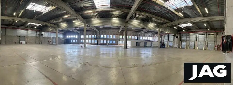 Bureau dans Vénissieux à louer - Photo de l’immeuble – Image 2 sur 4