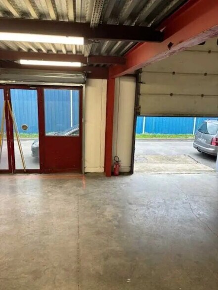 Local d’activités dans Champigny-sur-Marne à louer - Photo de l’immeuble – Image 3 sur 8