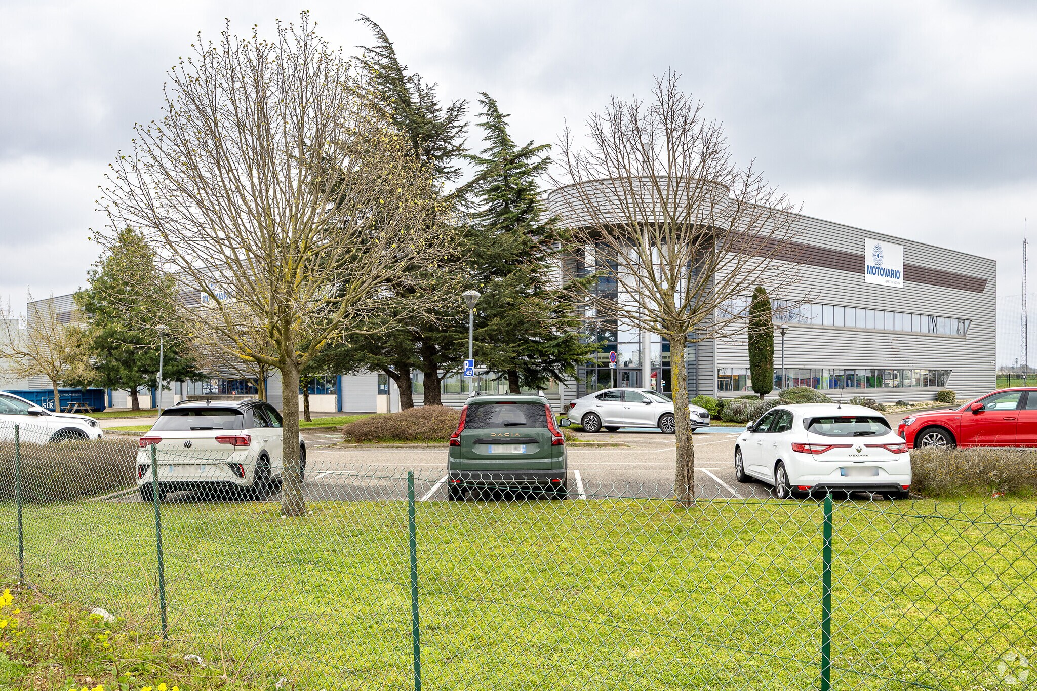 Local d’activités dans Genas à louer Photo de l’immeuble– Image 1 sur 4