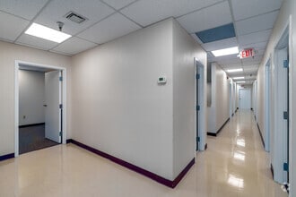 6388 Silver Star Rd, Orlando, FL à louer Photo intérieure– Image 2 sur 6