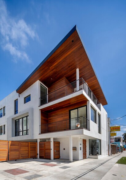 311 Culver Blvd, Playa del Rey, CA à vendre - Photo de l’immeuble – Image 1 sur 2