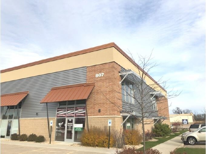 807 Liberty Dr, Verona, WI à louer - Photo de l’immeuble – Image 2 sur 10