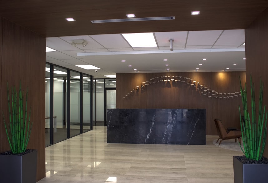 221 W Hallandale Beach Blvd, Hallandale Beach, FL à louer - Hall d’entrée – Image 2 sur 38