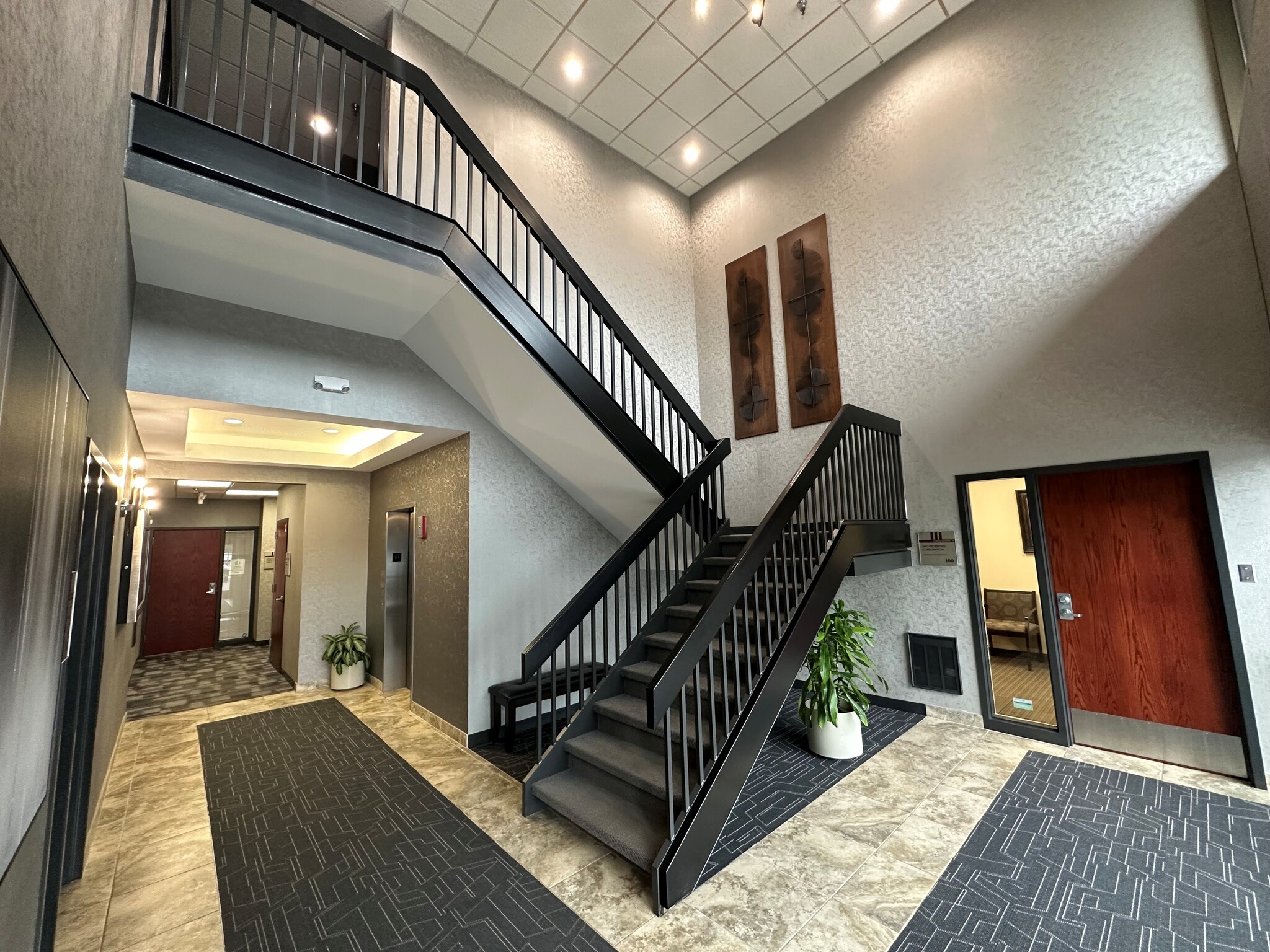 3460 Washington Dr, Eagan, MN à louer Photo de l’immeuble– Image 1 sur 5
