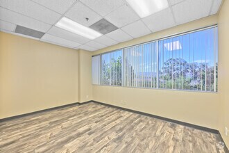 225 W Hospitality Ln, San Bernardino, CA à louer Photo intérieure– Image 2 sur 4