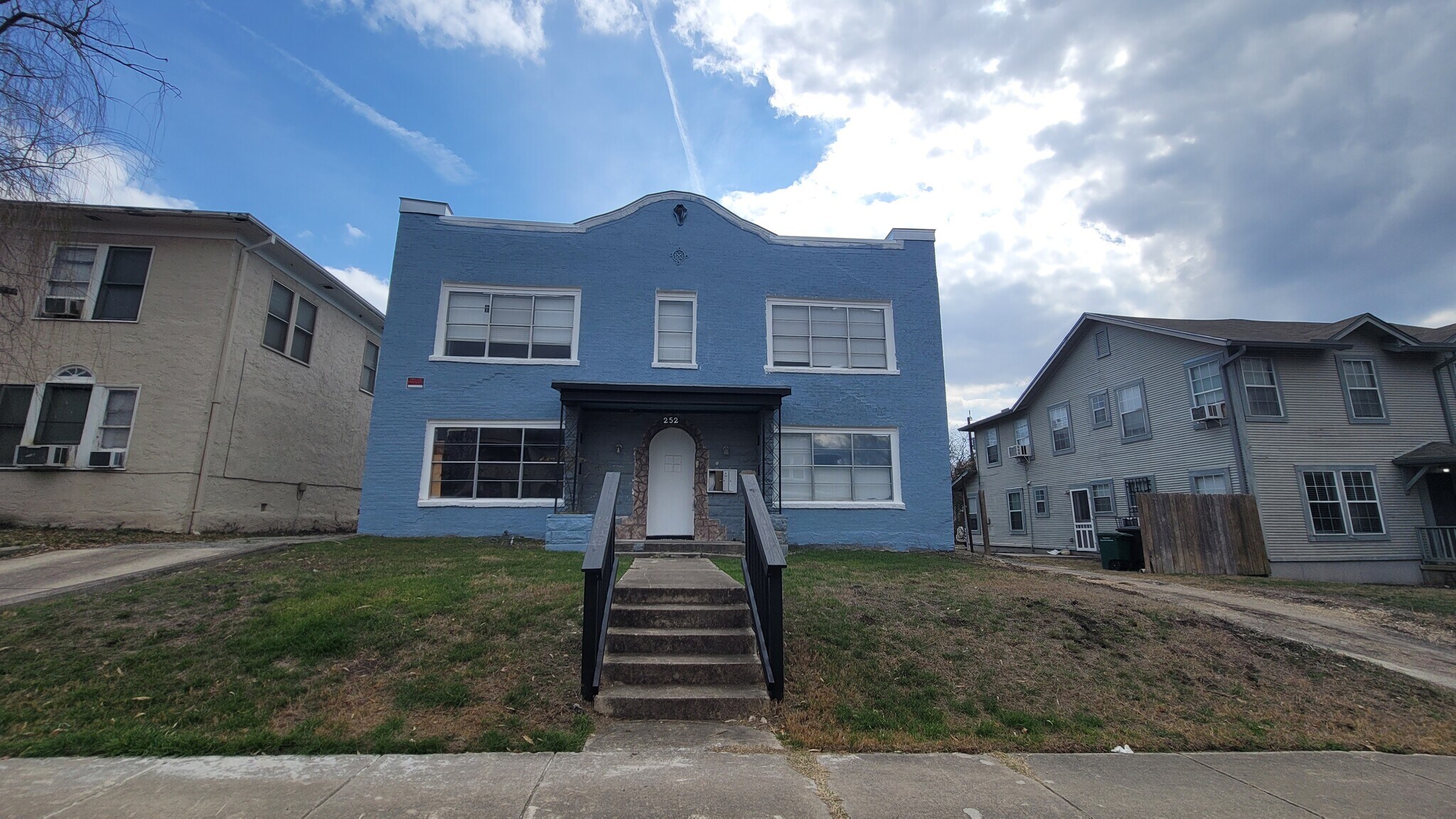 Mahncke Park portefeuille de 6 biens à vendre sur LoopNet.fr Photo principale– Image 1 sur 16