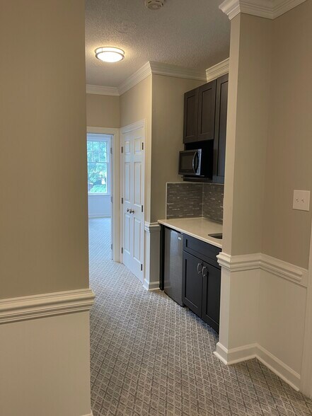 6616 Six Forks Rd, Raleigh, NC à louer - Photo de l’immeuble – Image 3 sur 10