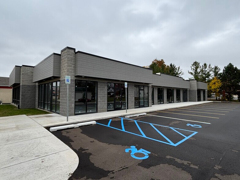4233-4239 W Saginaw Hwy, Lansing, MI à louer - Photo principale – Image 1 sur 10