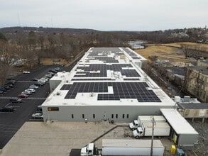 1425 Cranston St, Cranston, RI à louer Photo de l’immeuble– Image 2 sur 4