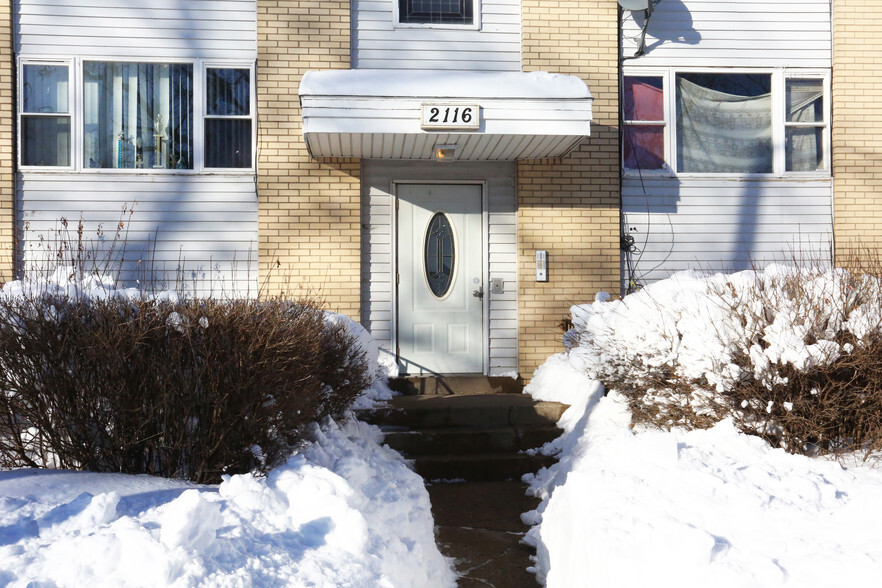 2116 Williamsburg Dr, Waukegan, IL à vendre - Photo de l’immeuble – Image 2 sur 11