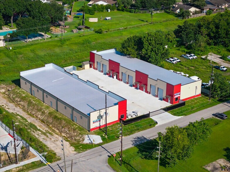 Bedford Street Warehouses portefeuille de 2 biens à vendre sur LoopNet.fr - Photo de l’immeuble – Image 3 sur 5
