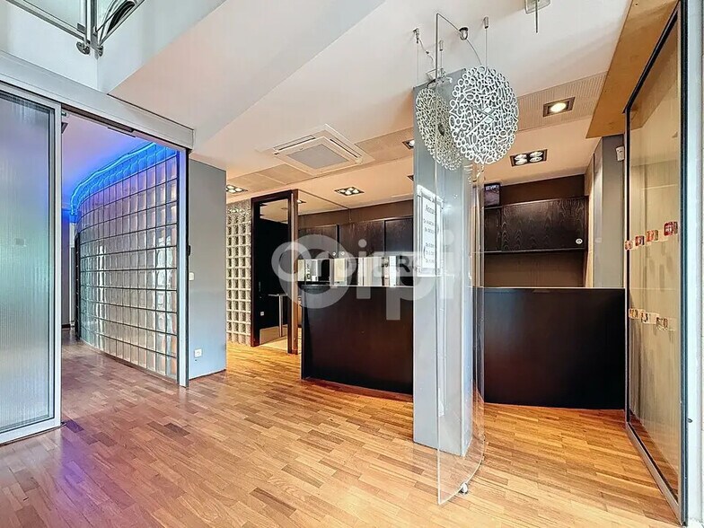 Bureau dans Saint-Louis à louer - Photo de l’immeuble – Image 1 sur 12