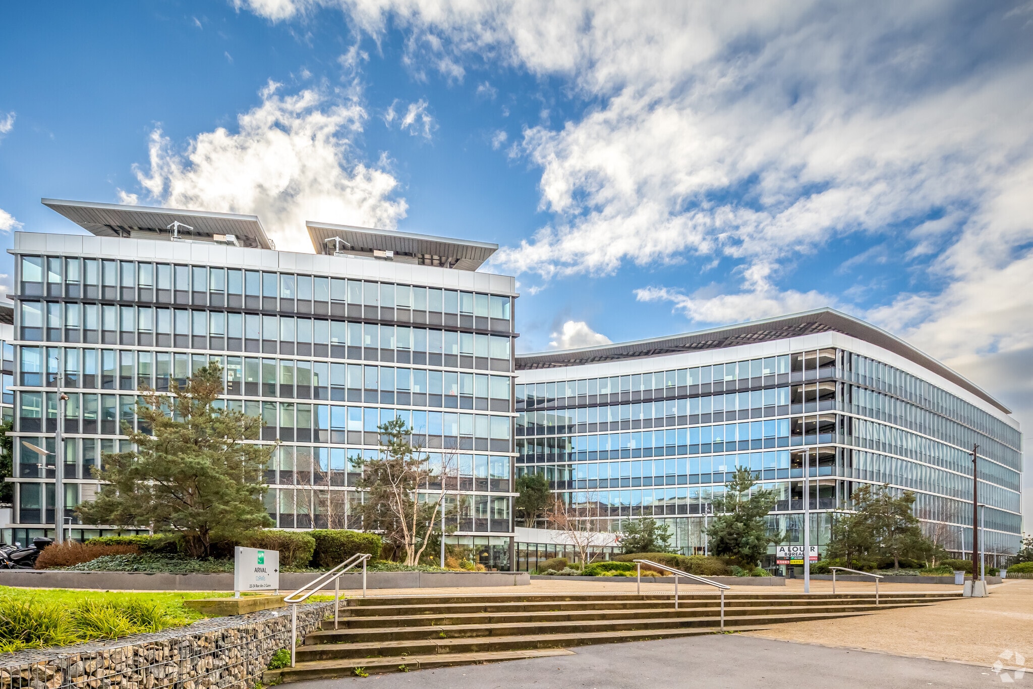 18-20 Rue Des 2 Gares, Rueil-Malmaison à louer Photo principale– Image 1 sur 5