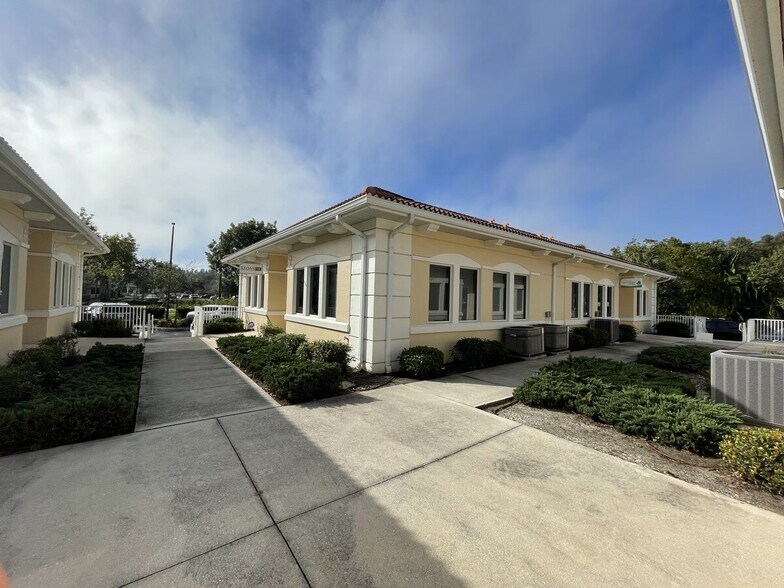 25074 Olympia Ave, Punta Gorda, FL à vendre - Photo de l’immeuble – Image 2 sur 33
