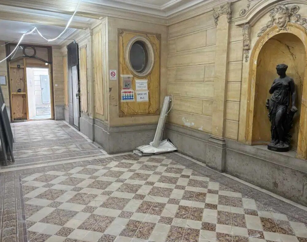 Bureau dans Paris à louer Hall d’entrée– Image 1 sur 2