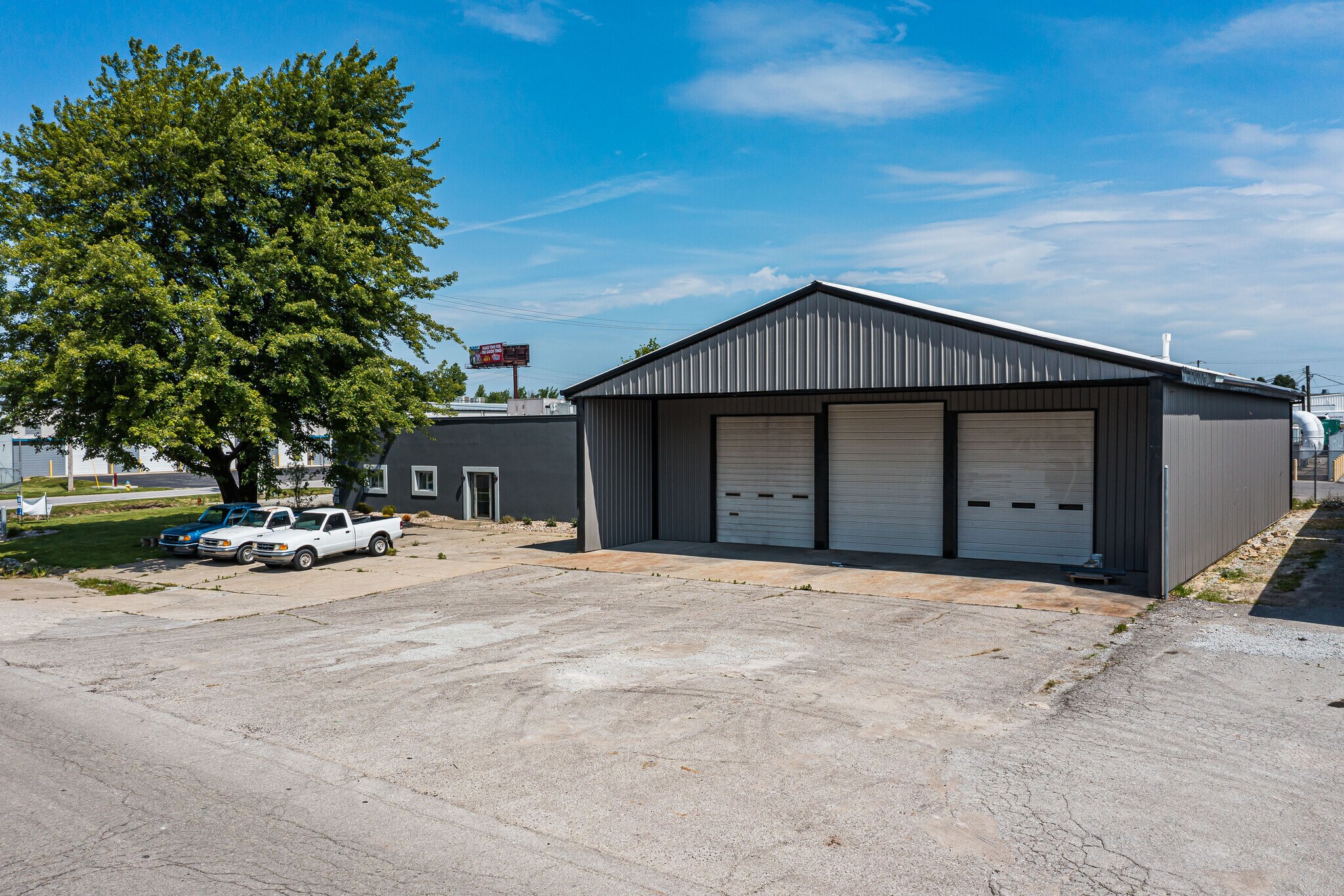 1301 Fabricon Blvd, Jeffersonville, IN à louer Photo de l’immeuble– Image 1 sur 48