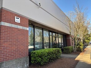 17700 SW Upper Boones Ferry Rd, Portland, OR à louer Photo de l’immeuble– Image 1 sur 8