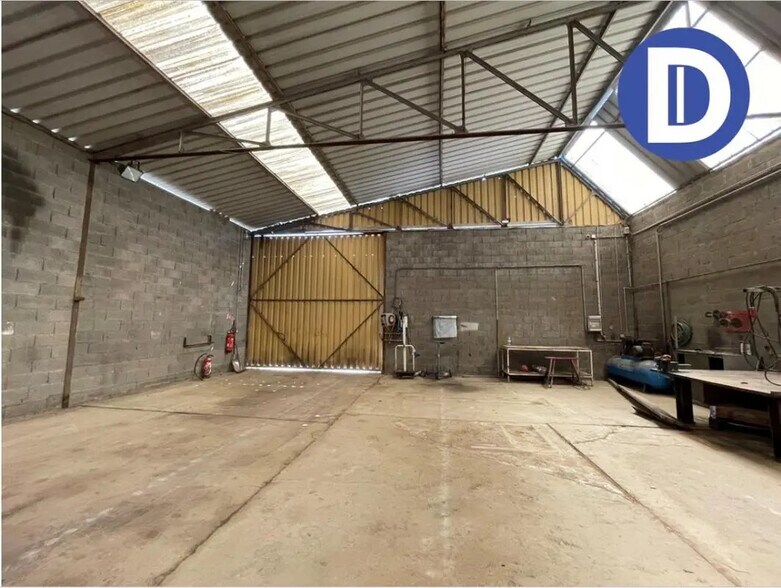 Local d'activités dans Woippy à vendre - Photo de l’immeuble – Image 2 sur 9