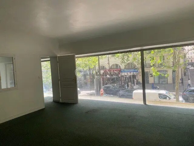 Local commercial dans Paris à louer - Photo de l’immeuble – Image 2 sur 3