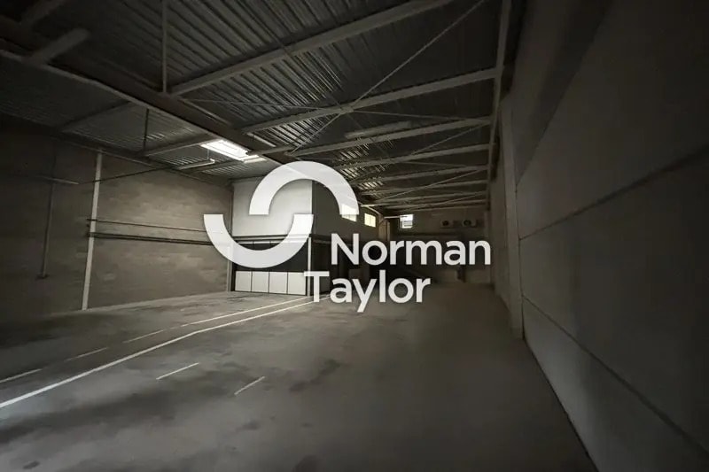 Local d’activités dans Montpellier à louer - Photo de l’immeuble – Image 2 sur 5