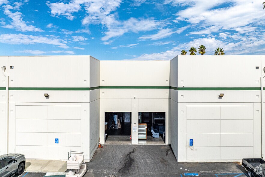 18037 S Broadway St, Carson, CA à louer - Photo de l’immeuble – Image 3 sur 12