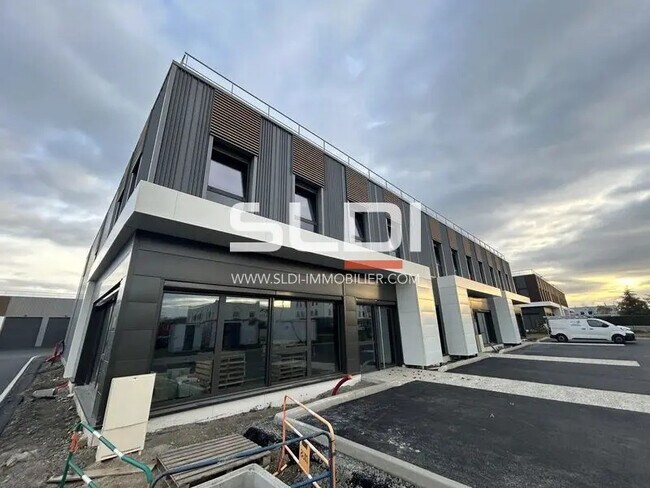 Plus de détails pour Local d’activités à vendre