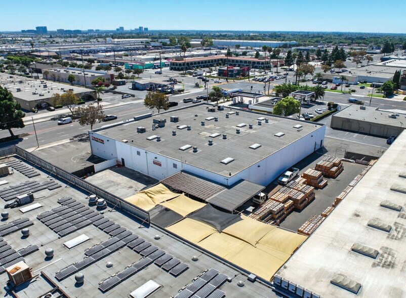1511 E Edinger Ave, Santa Ana, CA à louer - Photo de l’immeuble – Image 2 sur 5