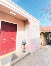 14573 Big Basin Way, Saratoga, CA à louer Photo de l’immeuble– Image 2 sur 5