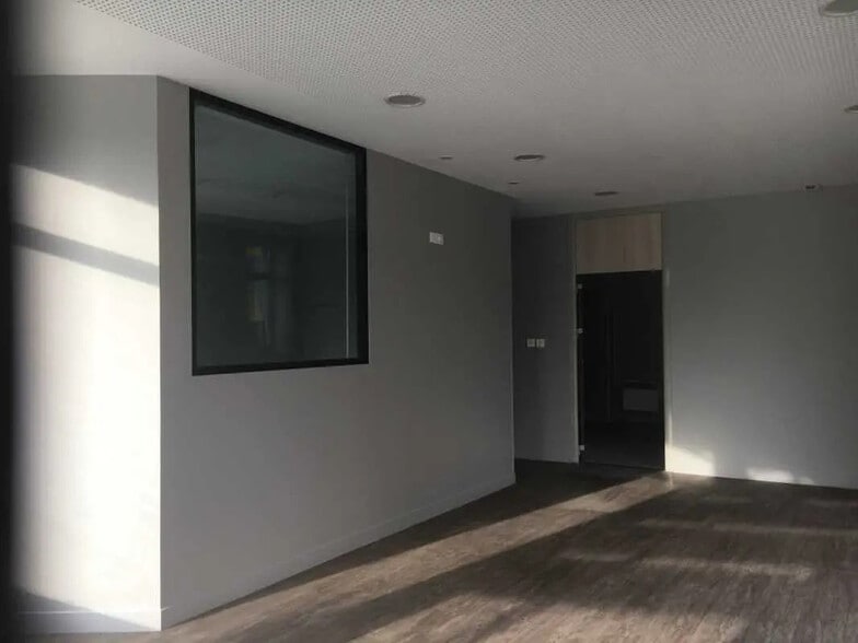 Local commercial dans Saint-Quentin à louer - Photo de l’immeuble – Image 3 sur 4