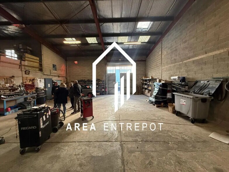 Local d’activités dans Aubagne à louer - Photo de l’immeuble – Image 2 sur 11