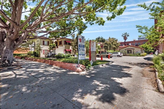 130 S Euclid Ave, Pasadena, CA à louer - Photo de l’immeuble – Image 3 sur 12